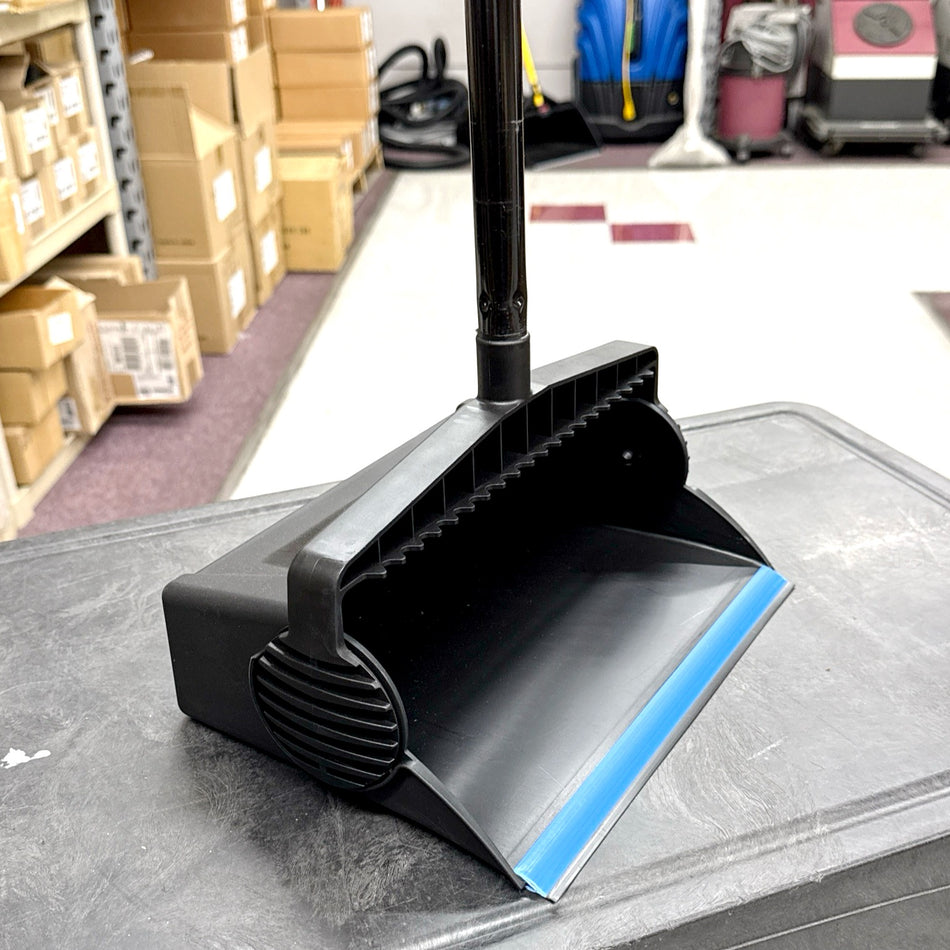 BLACK PLASTIC LOBBY DUST PAN W/ 24" ALUMINUM HANDLE