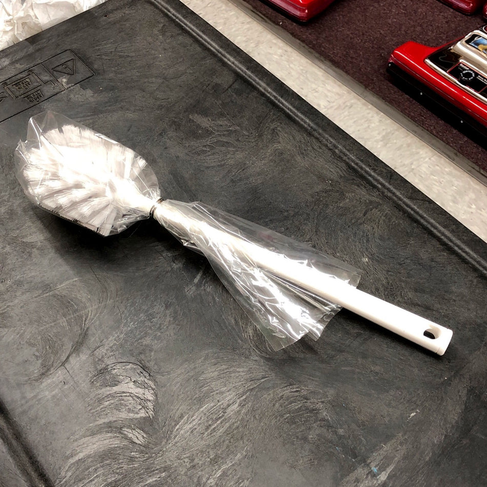 WHITE PLASTIC TOILET BOWL BRUSH