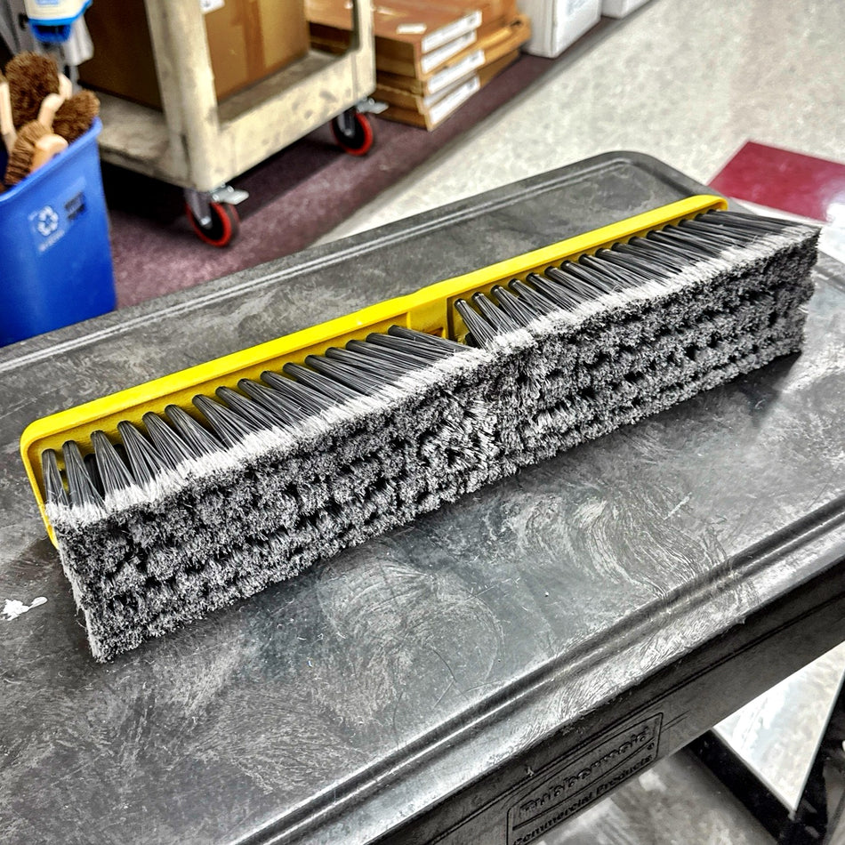 18" FINE PUSH BROOM HEAD W/ PLASTIC BLOCK