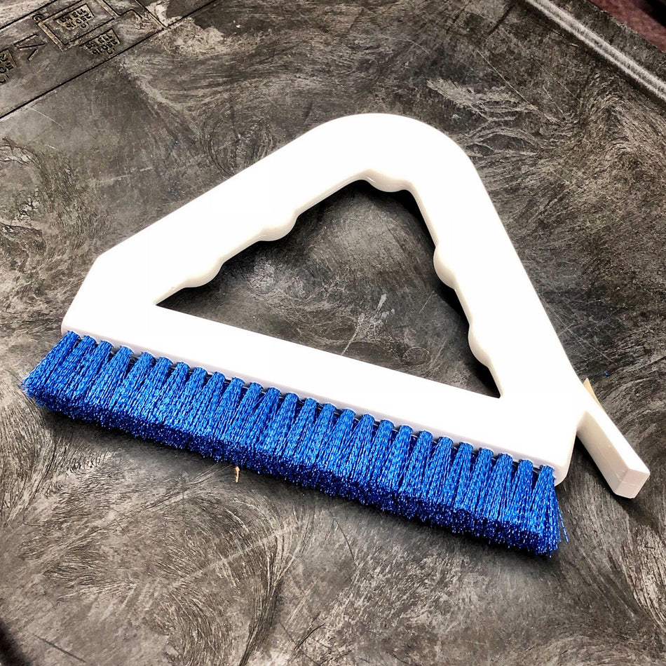 TILE AND GROUT BRUSH (TRIANGLE SHAPED)