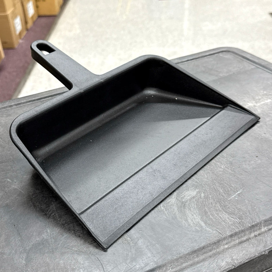 12" BLACK PLASTIC DUST PAN