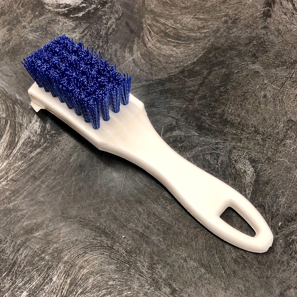 7.25” MULTI PURPOSE BRUSH WHITE W/ BLUE BRISTLE (4139514)